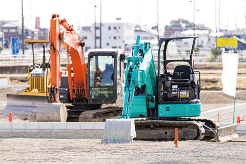 現場で活躍する建設機械
