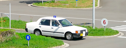 運転免許試験場［運転免許センター］